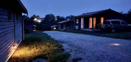 LES CHALETS D HERMINE Montredon-Labessonnié france