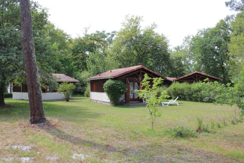 Maisons de vacances Les Chalets du Gélat, nature et calme 2 le gelat, 33730 Noaillan