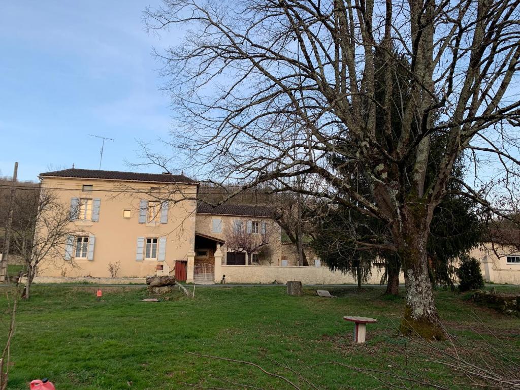 B&B / Chambre d'hôtes Les chambres de la P’tite vallée Combe Alibert, 46140 Anglars-Juillac