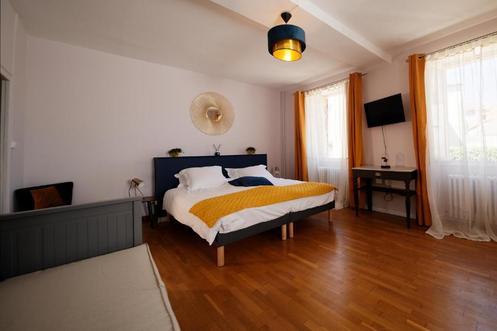 B&B / Chambre d'hôtes Les chambres de la vallée 18 Rue de la Bibliothèque, 79150 Argenton-Château