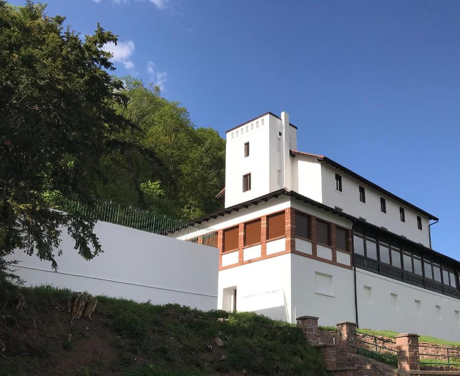 B&B / Chambre d'hôtes Les Chambres du Haut-Koenigsbourg Route du Haut-Koenigsbourg, 67600 Orschwiller