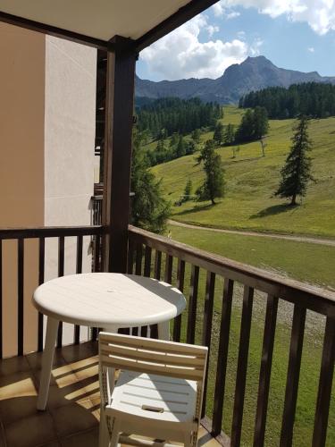 Appartement Les Cimes, mon studio à la montagne-Super Sauze. residence les cimes le sauze 1700 Enchastrayes Enchastrayes