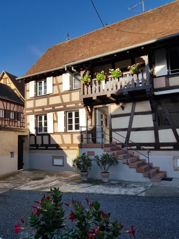 B&B / Chambre d'hôtes LES COLOMBAGES 37 Rue Principale, 67140 Zellwiller