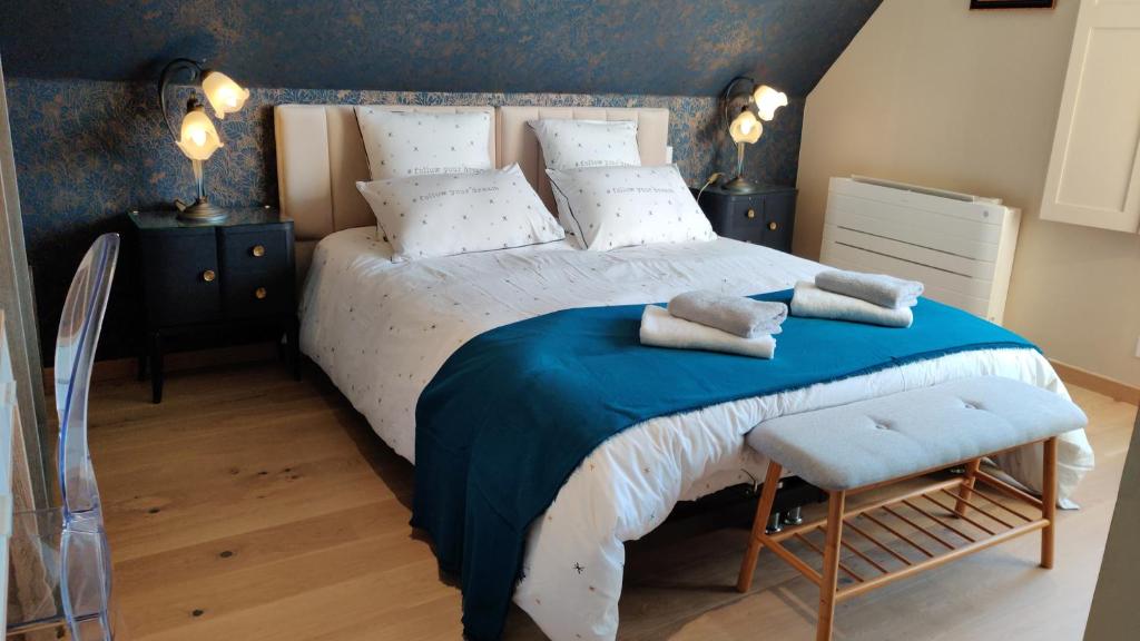 B&B / Chambre d'hôtes Les coquelicots - Chambre Marie 5 Boulevard de la Gare, 78550 Houdan