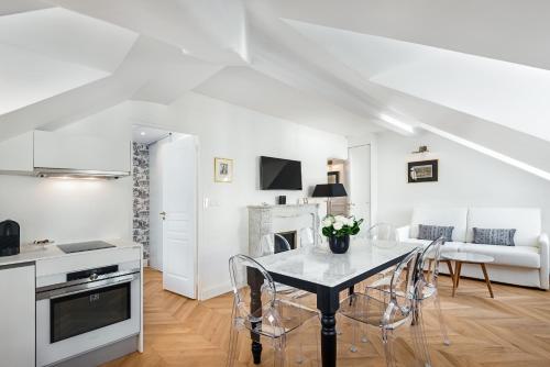 Appartement Les Demoiselles à Versailles - Au Pied du Château Escalier D, 3ème étage 4 Place Gambetta Versailles