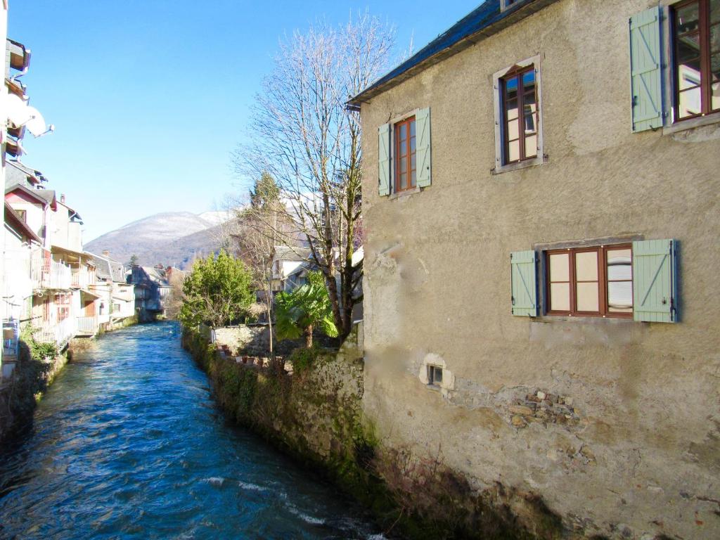 B&B / Chambre d'hôtes Les Deux Rives 1 Place de Tramesaygues, 31440 Cierp