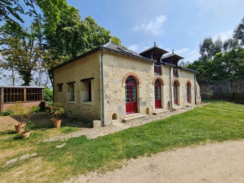 Les écuries du Château de Jallanges pour 19 personnes avec 7 chambres Vernou-sur-Brenne france