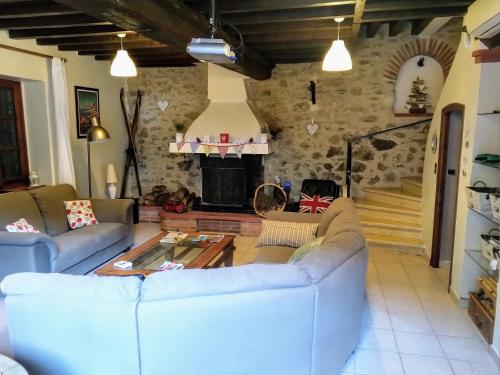 Les Ecuries, traditional stone farmhouse with pool Marquixanes france