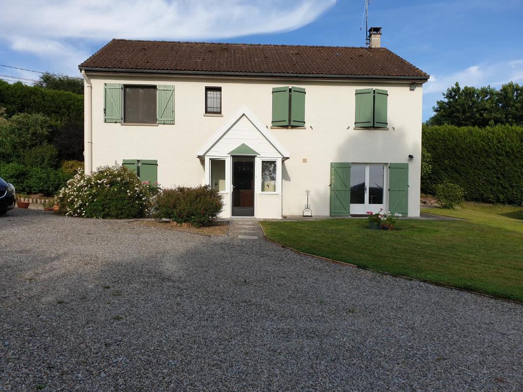 B&B / Chambre d'hôtes Les érables 4 Route de Puifferat, 87160 Saint-Sulpice-les-Feuilles