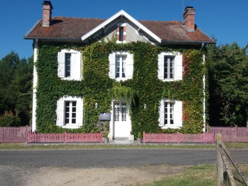 B&B / Chambre d'hôtes Les Eygletières 253 route de maillas La gare Bourriot-Bergonce