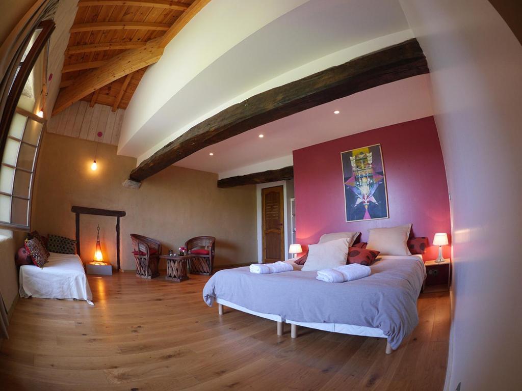 B&B / Chambre d'hôtes Les Fous du Village Chateau Sorhaburu, Quartier Sorhaburu, 64640 Saint-Esteben