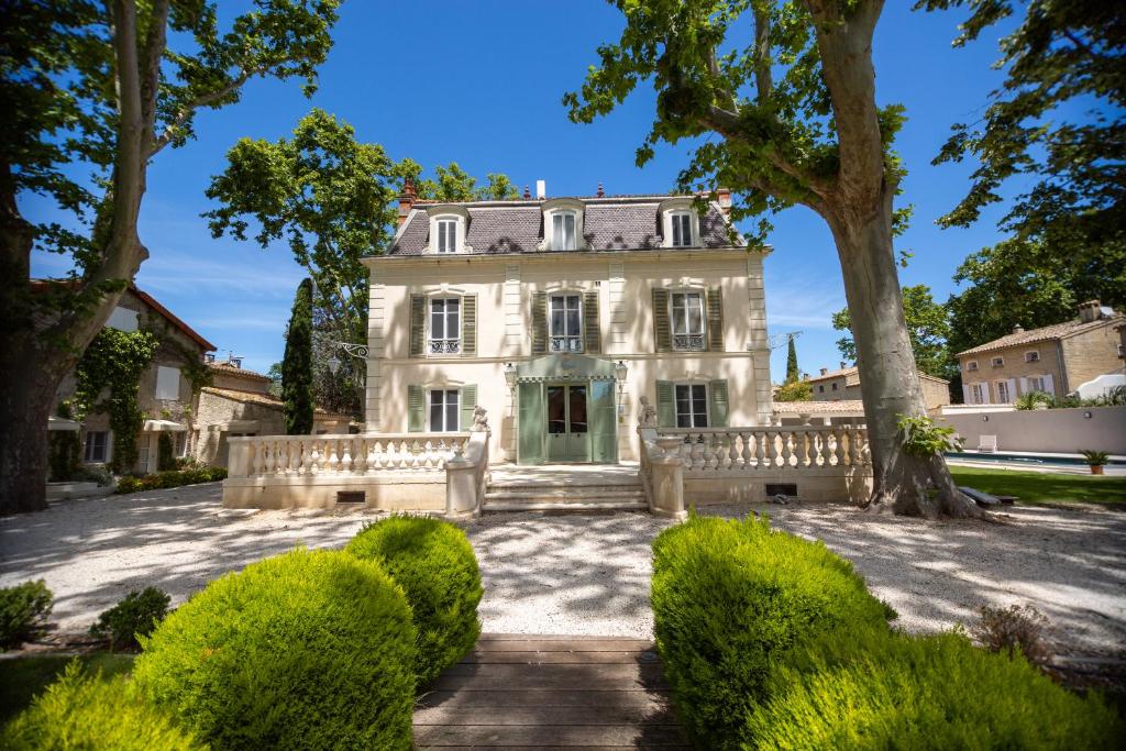 Maison d'hôtes LES FRENES EN PROVENCE-CHÂTEAU ZEN 645 Avenue Des Vertes Rives, 84140 Avignon