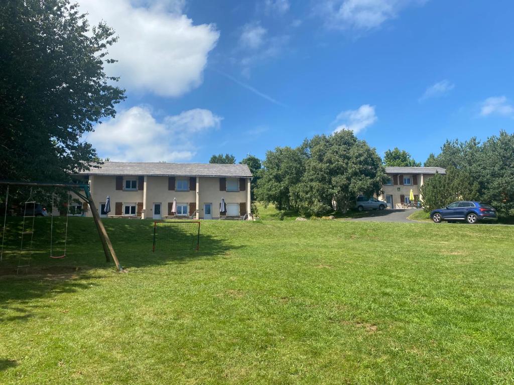 Maisons de vacances Les Genêts du Sancy Serre Haut, 63610 Besse-et-Saint-Anastaise