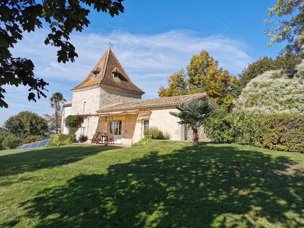 Maison de vacances Les gites de Peyrouton: le Pigeonnier et la Borde 80 route de Lectoure LD Peyrouton, 32700 Castéra-Lectourois