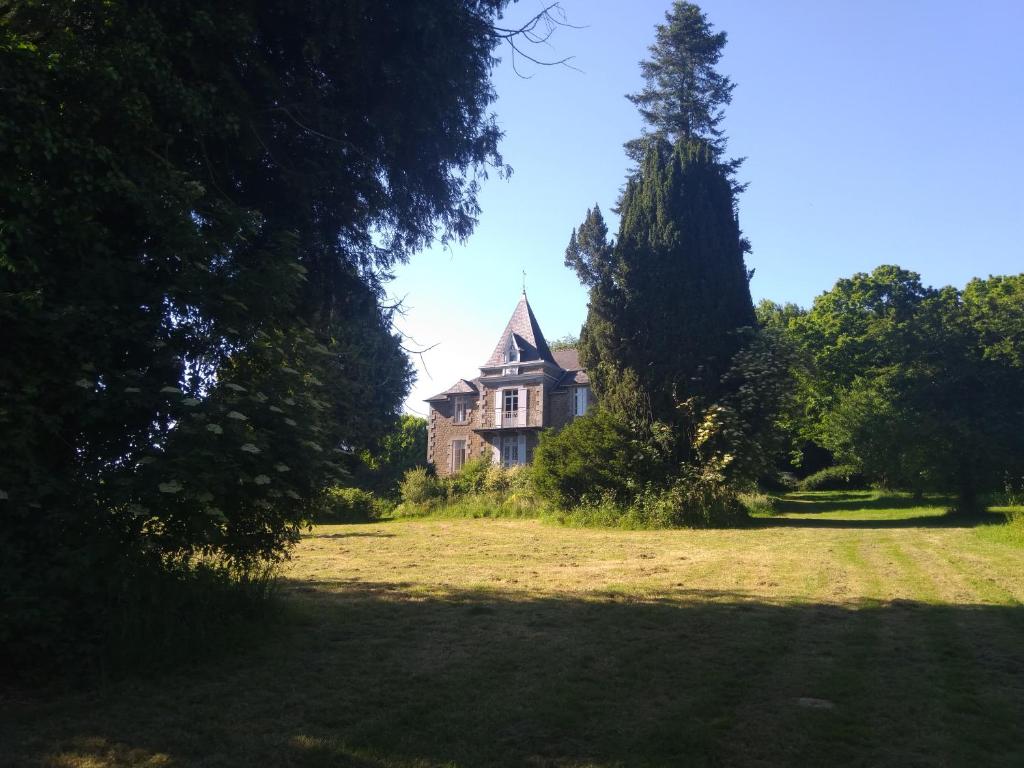 Maisons de vacances Les Gîtes du Château de Passillé Passillé Le Domaine de Skalf-Passillé, 35133 Parigné