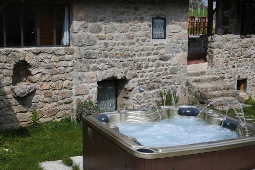 Maison de vacances Les Gîtes du Couvent en Ardèche - Gîte de groupe L'Ancien Couvent Le village D236 Nozières