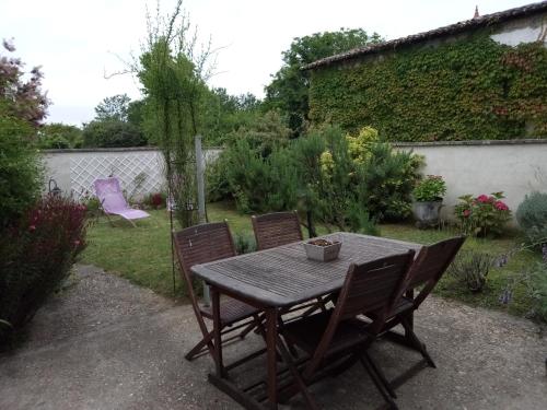 Maisons de vacances Les gîtes du veau d'or 12 Les Grands Pillets Ozillac