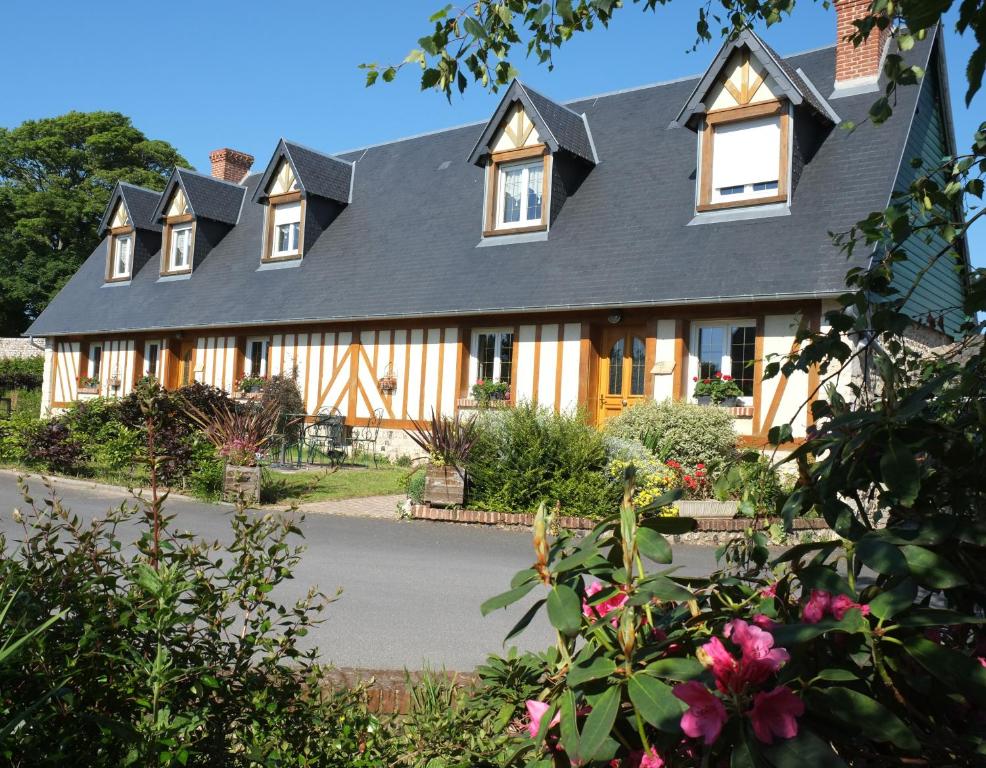 Maisons de vacances Les Gîtes - Manoir des Falaises 8 Rue Claude Legros, 76280 Saint-Jouin-Bruneval