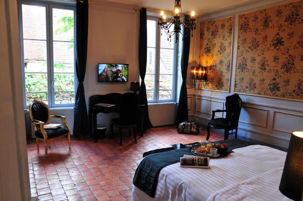 Hôtel Les Glycines Vézelay 33 Rue St Pierre, 89450 Vézelay