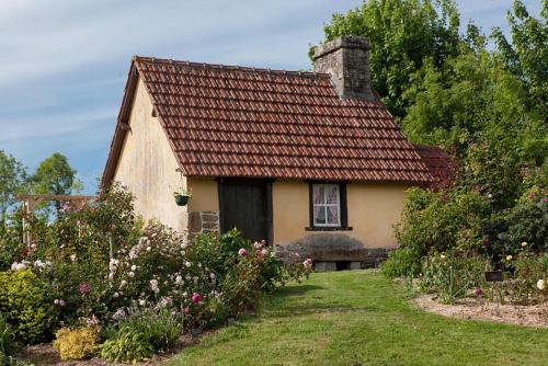 B&B / Chambre d'hôtes Les Goubelins La grande pièce La Lande-dʼAirou