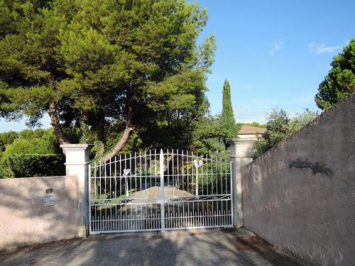 Les Herbes Folles La Fare-les-Oliviers france