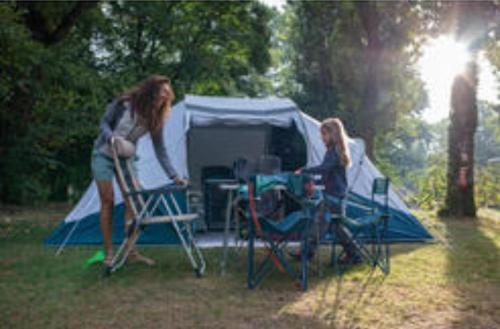 Les Hortensias grande tente familiale deux chambres et séjour vue mer sur camping nature Plestin-les-Grèves france