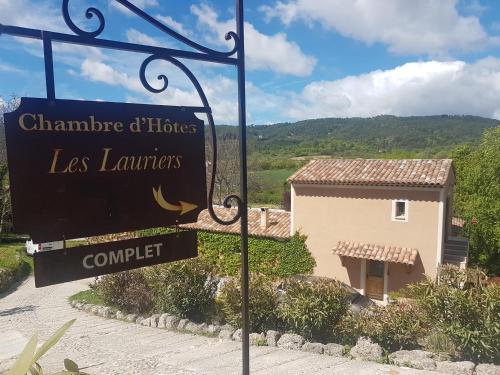 B&B / Chambre d'hôtes Les Lauriers chambre et terrasse privée Chemin de Quinson Moustiers-Sainte-Marie