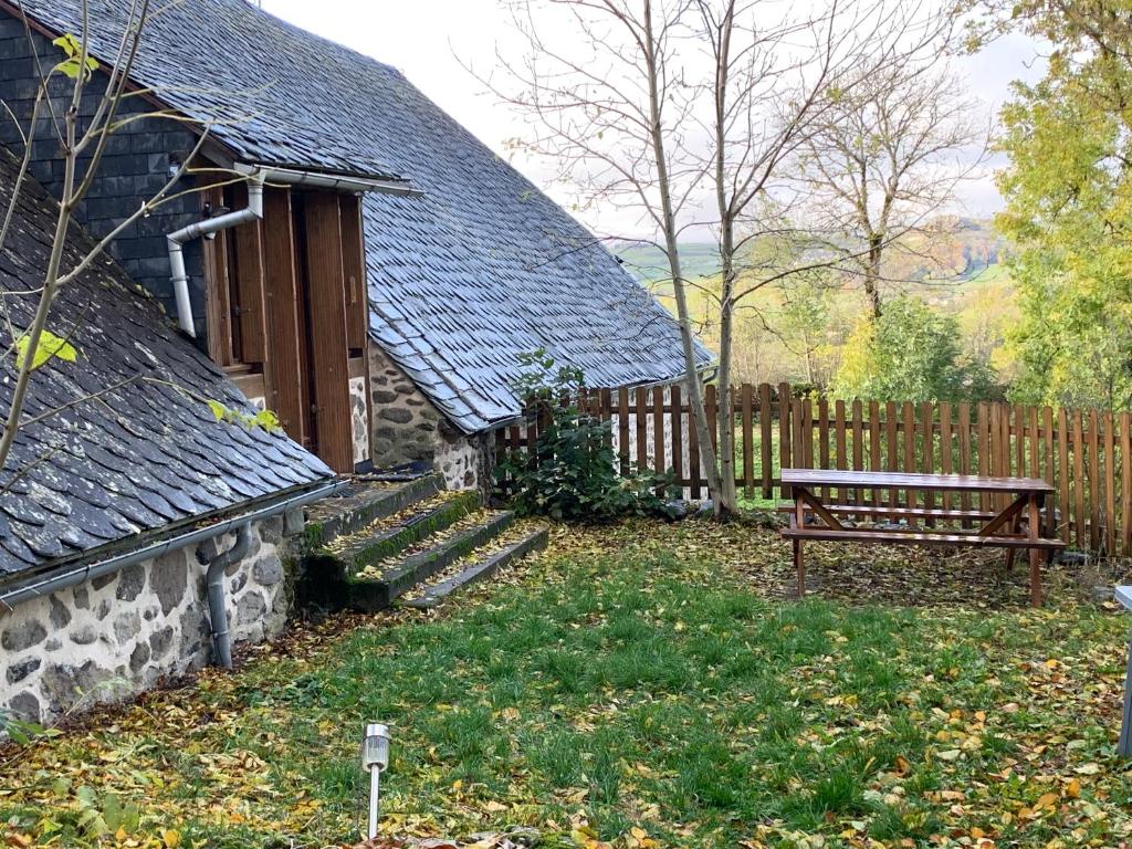 Maison de vacances Les Lauzes du Mas Le Mas Nord, 15400 Marchastel