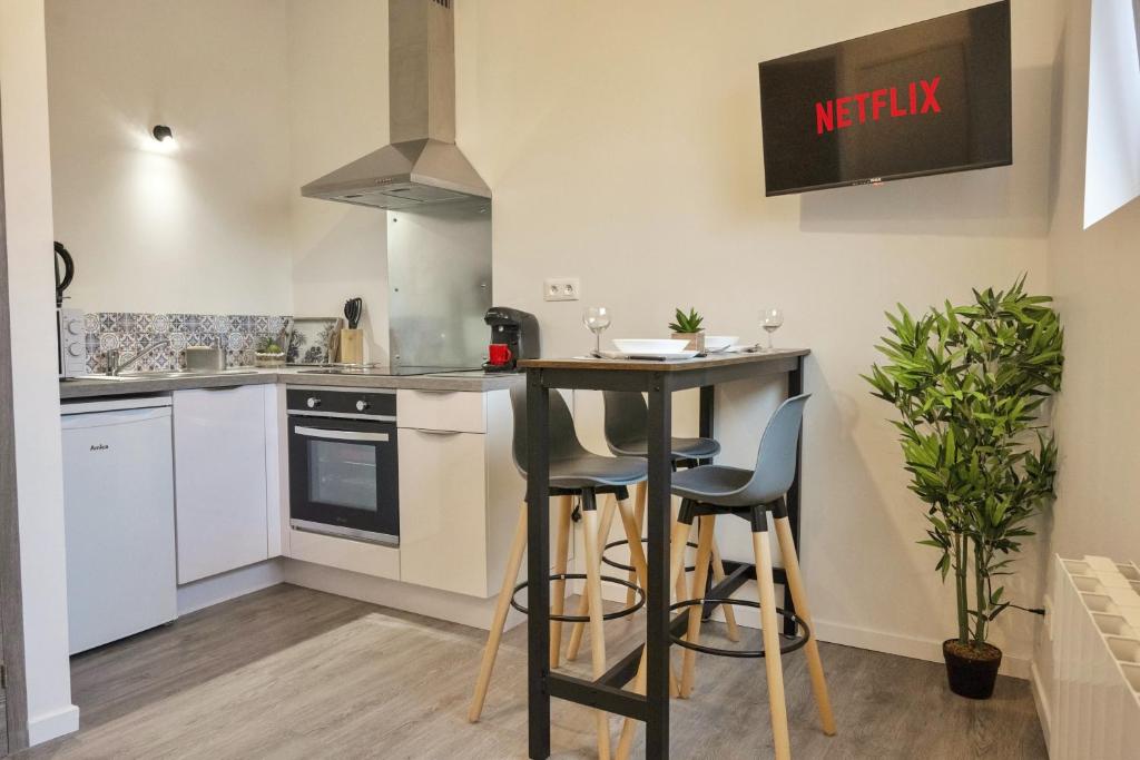Appartements ❂ Les Logis de la Trémoille ❂ Cozy ❂ Netflix ❂ 40 Rue de la Tremoille, 79100 Thouars