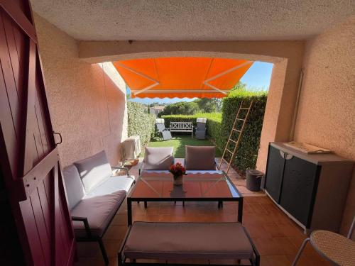 Appartement Les magnolias au soleil 2 Le Petit Corail   batiment 2  porte 3  521 AVENUE DES MAGNOLIAS Port Santa-Lucia