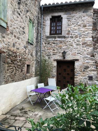 Les Maisons du Conflent, maisons familiales en pierre au coeur des remparts Villefranche-de-Conflent france