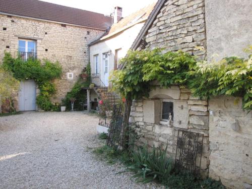 Les moinillons - Piscine à 28 degrés en service toute l'année Ancy-le-Franc france