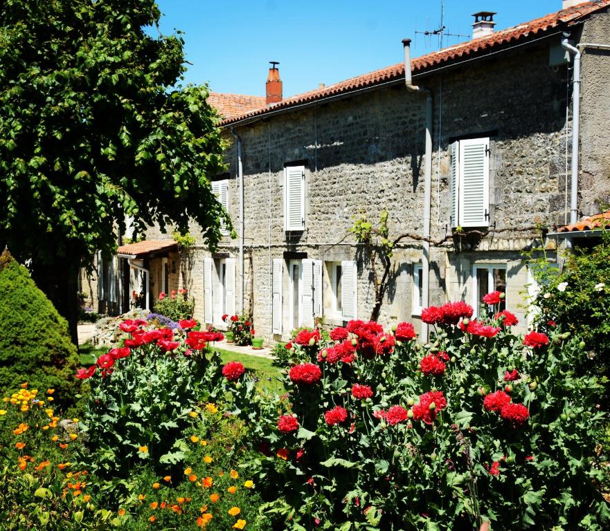 B&B / Chambre d'hôtes Les noyers aulnay 53A Rue Porte Saint-Jean, 17470 Aulnay