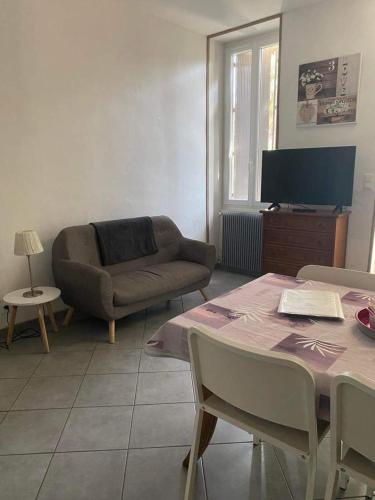 Appartement Les Palmiers Guy Jean Marie 13 rue de la Paulele Millau