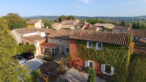 B&B / Chambre d'hôtes Les Passiflores 624 chemin du clos, Hameau les Huguets Roussillon