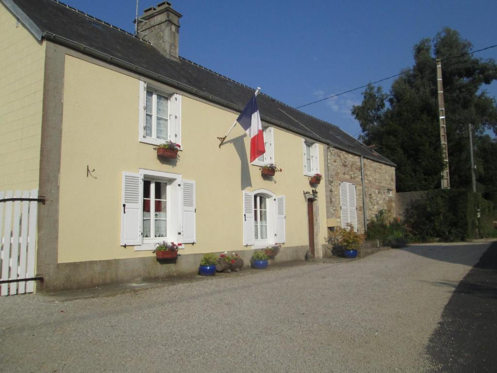 B&B / Chambre d'hôtes Les Perroquets 1102 impasse de la Croix Jacob, 50260 Négreville