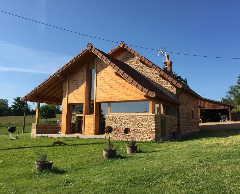 Maison de vacances Les Perruchons ancienne grange rénovée avec soin Les Perruchons, 71120 Ozolles