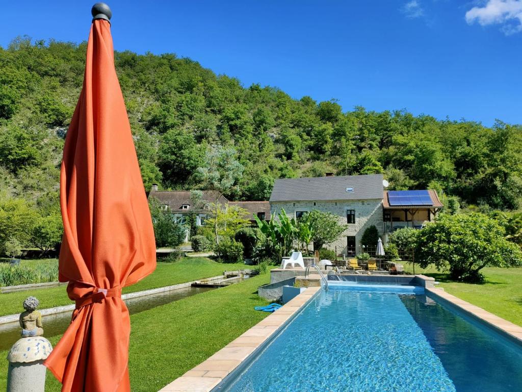 Maison de vacances Les Pieds dans l'eau, Gîte la Source blagour, 46200 Lachapelle-Auzac