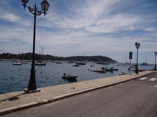 Les Pieds Dans L' eau NOUVEAU REFAIT À NEUF COMPLETE RENOVATION Villefranche-sur-Mer france