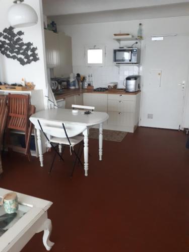 Appartement Les Pontons nouveau ! LES PONTONS AVENUE DES DOSSES résidence LES BRIGANTINS BOITE 29 66 420 LE BARCARES Le Barcarès