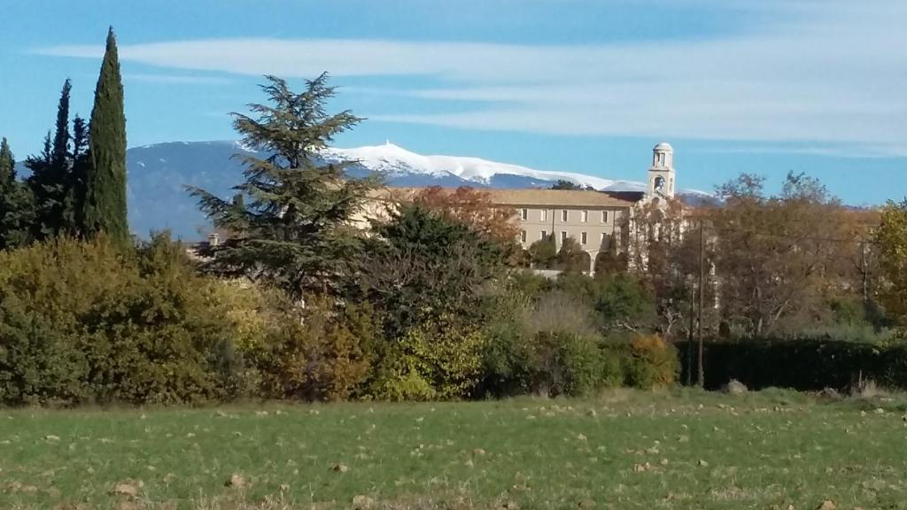 Maison d'hôtes Les Portes Du Ventoux 107, Allée du Ventoux, Lotissement les portes du Ventoux, 84210 Saint-Didier