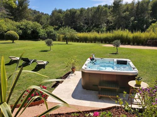 Les Prairies de Fenestrelle Spa & Piscine au calme Aubagne france