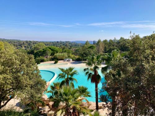 Appartement Les Restanques plein centre vue mer et piscine 1113 Route de Bardasse Grimaud