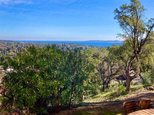 LES RESTANQUES vue mer et jardin accès piscine Grimaud france