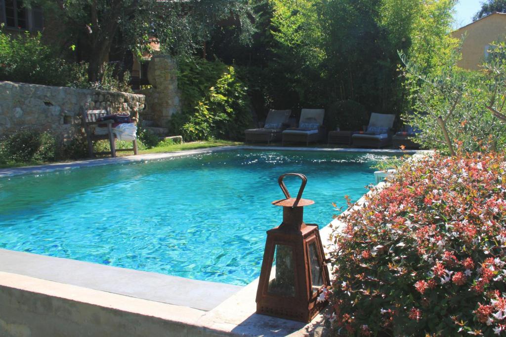 B&B / Chambre d'hôtes Les Rosées 238, Chemin de Font Neuve, 06250 Mougins