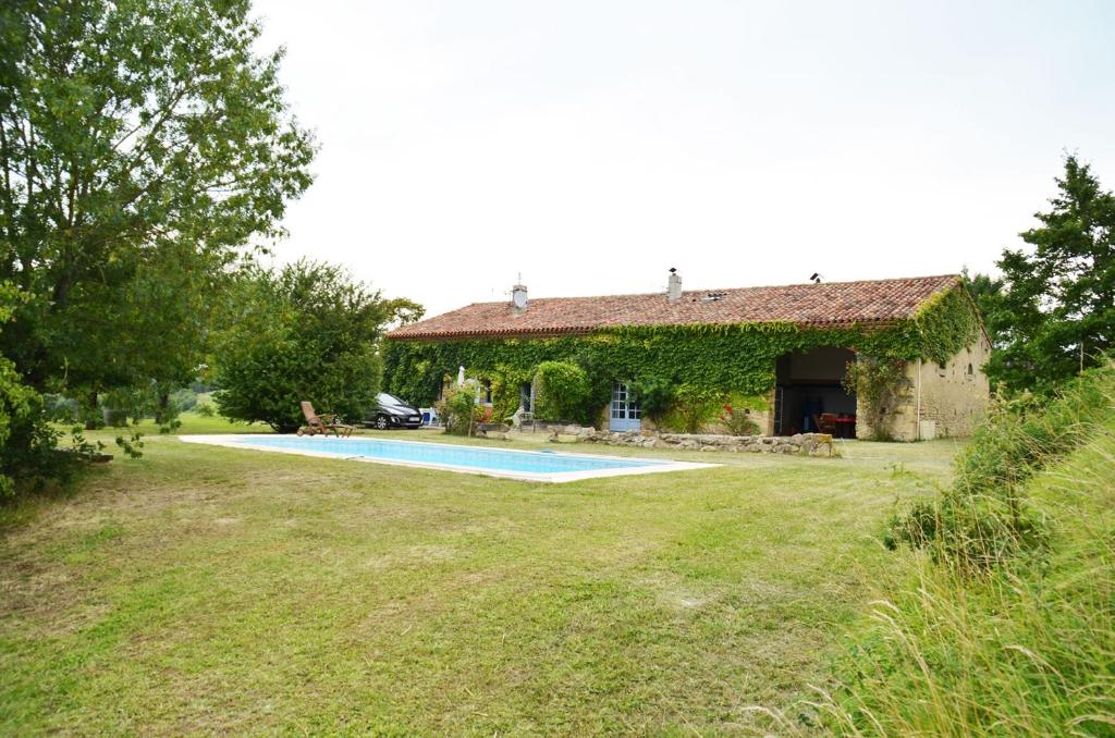 Maison de vacances Les Roses d'Autan En Jalat, 31460 Auriac-sur-Vendinelle