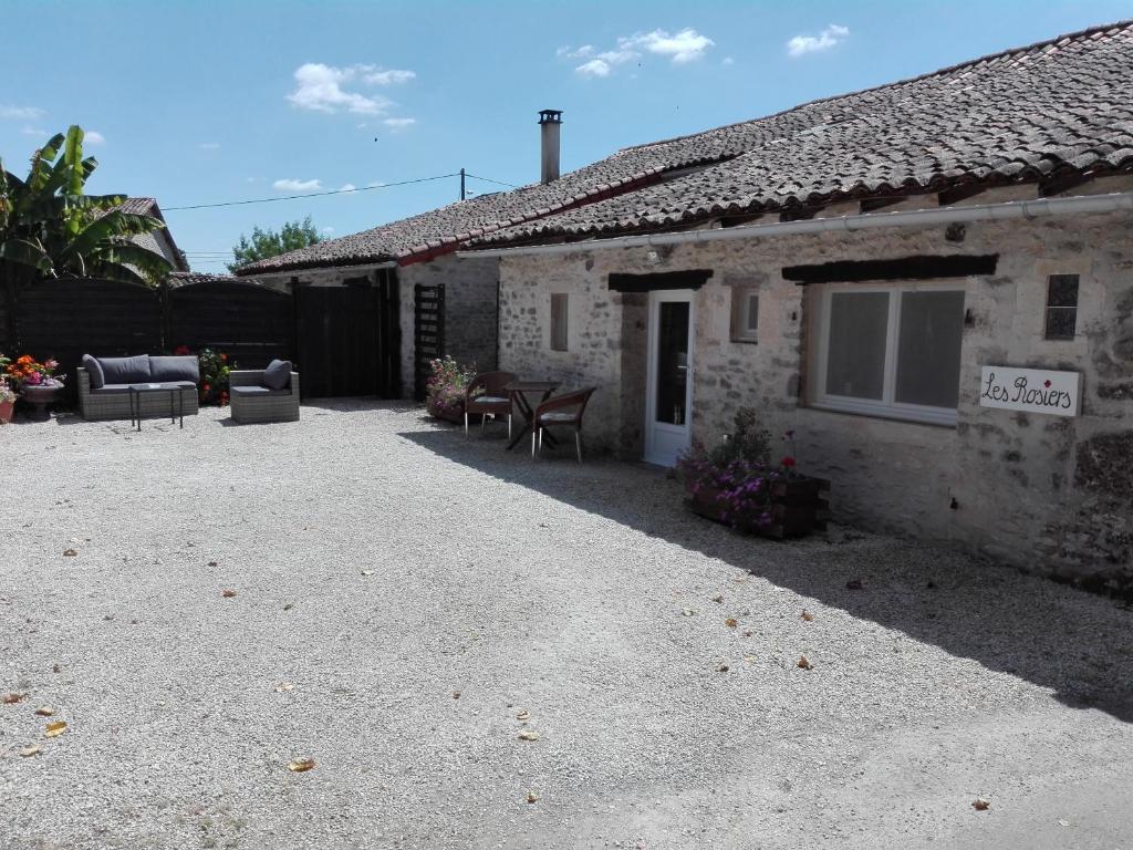 Maison de vacances Les Rosiers Vant 42, 86510 Chaunay