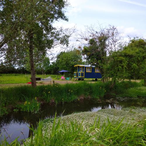 Séjour à la campagne Les roulottes du Moulin de Palet 145 Moulin de Palet Chartrené