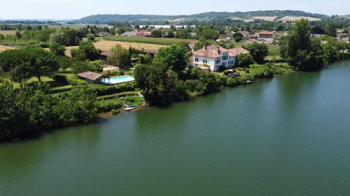 Maisons de vacances Les Séchoirs Route Lafitte, D146E Clairac