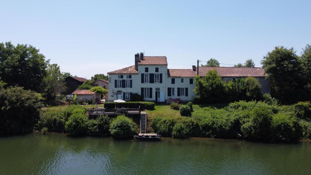 Maisons de vacances Les Séchoirs Route Lafitte, D146E, 47320 Clairac